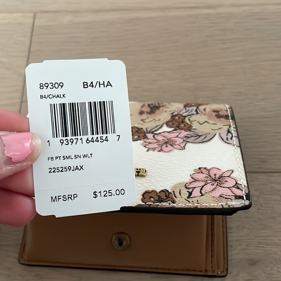 Coach Wallet - Picture 9 of 10